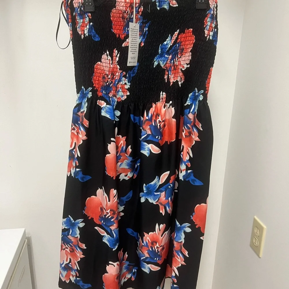 Strapless Floral Dress - Black and Red - Picture 2 of 3